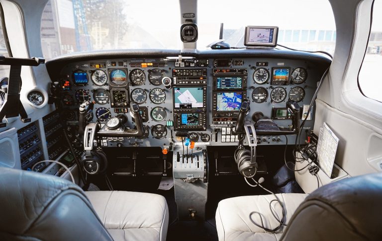 cockpit-6381367_1920