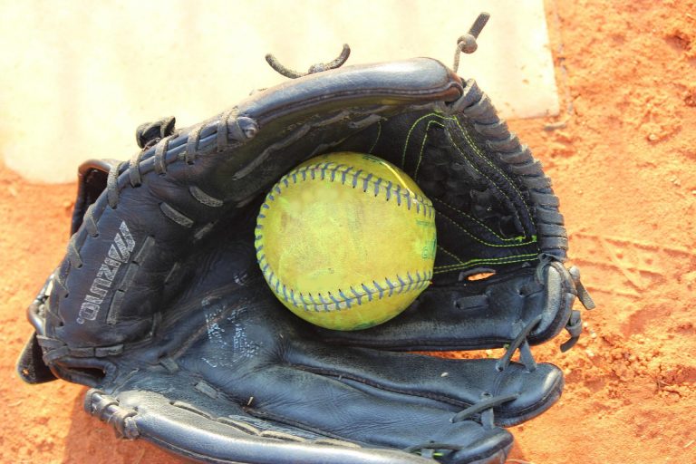 softball-ga89911158_1920