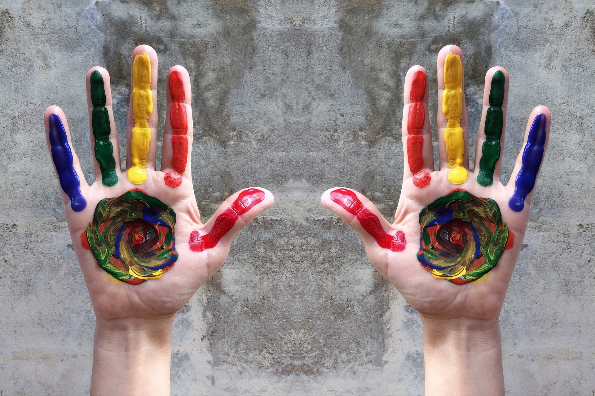 hands-g6aa2d8ef9_1920