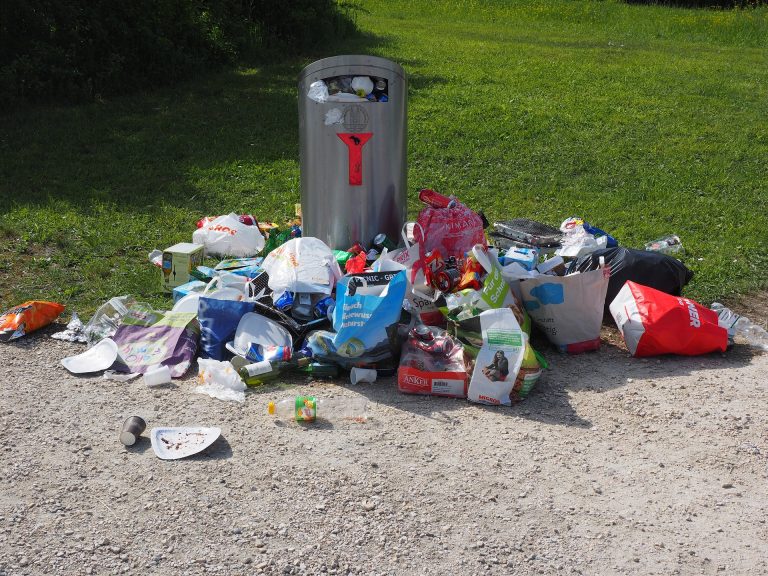 garbage-can-1260832_1920