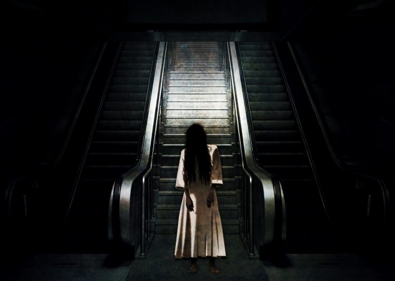 ghost-escalator-1215489_1920